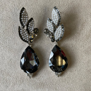 Arete gota grande negro