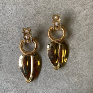 Arete hoja corazón dorado