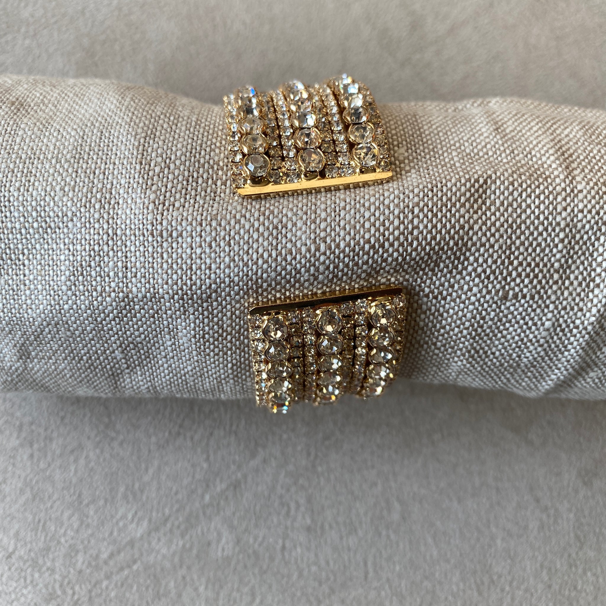 Brazalete ancho brillos grandes