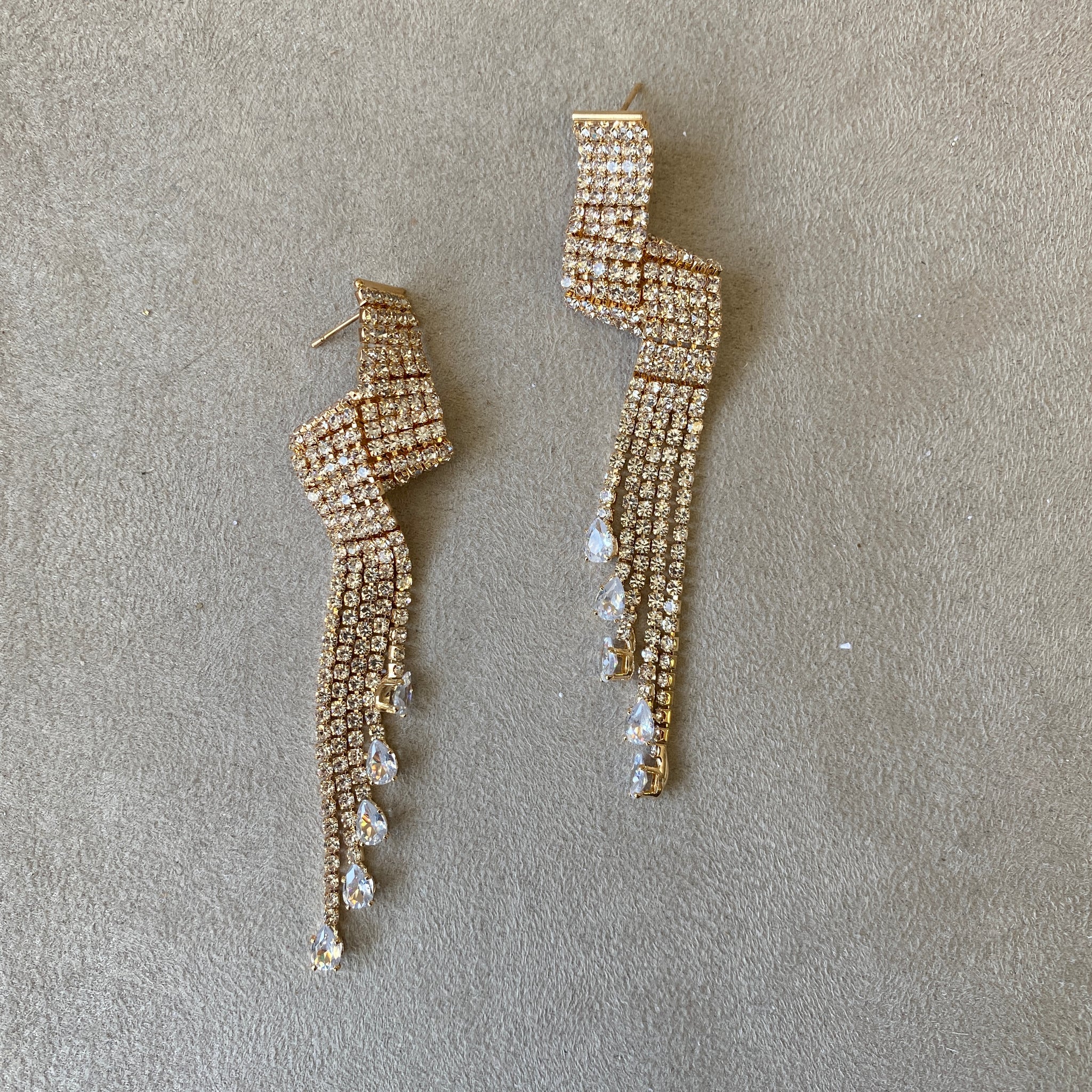 Arete nudo dorado