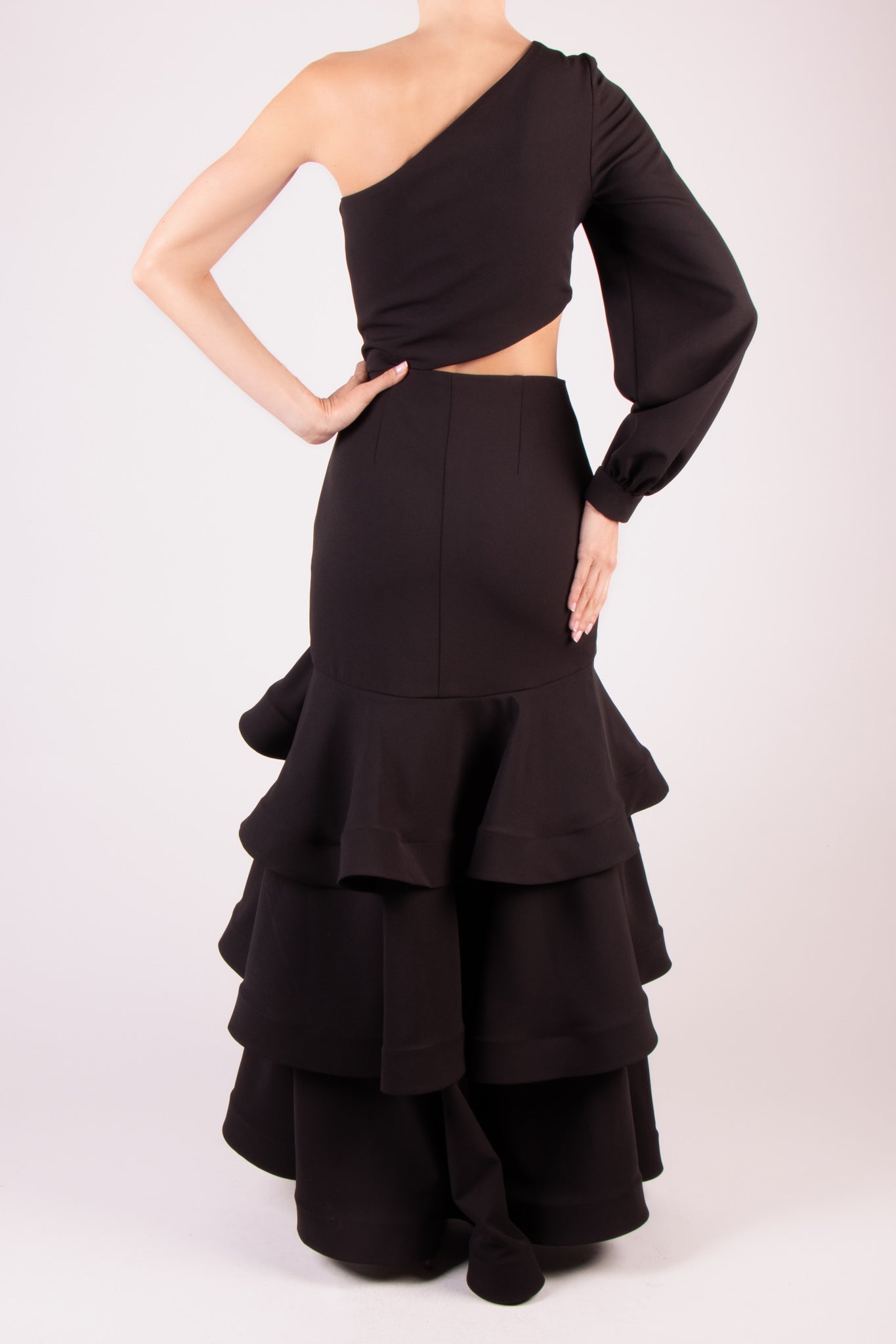 Vestido capas olanes cut out