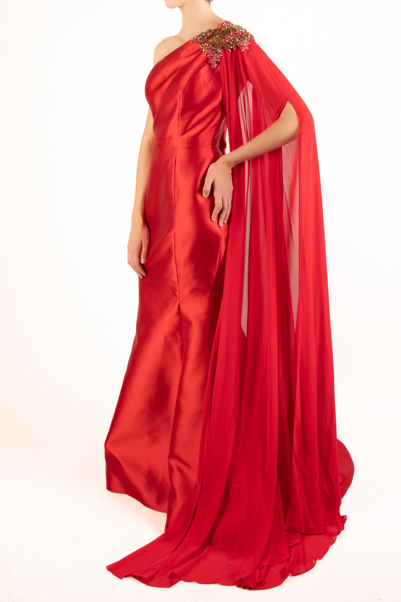 Vestido un hombro bordado vino
