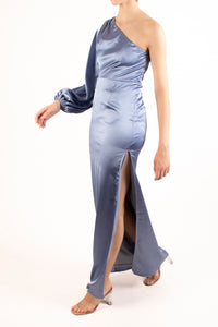 Vestido un hombro satin azul cielo