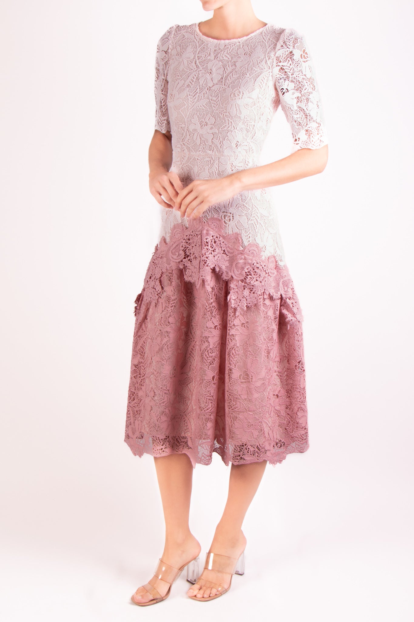 Vestido de encaje capas rosa manga corta