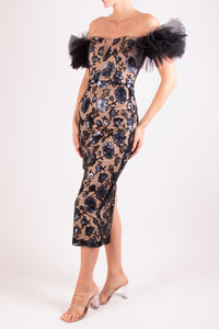 Vestido lentejuela off the shoulder m/tull negro-nude