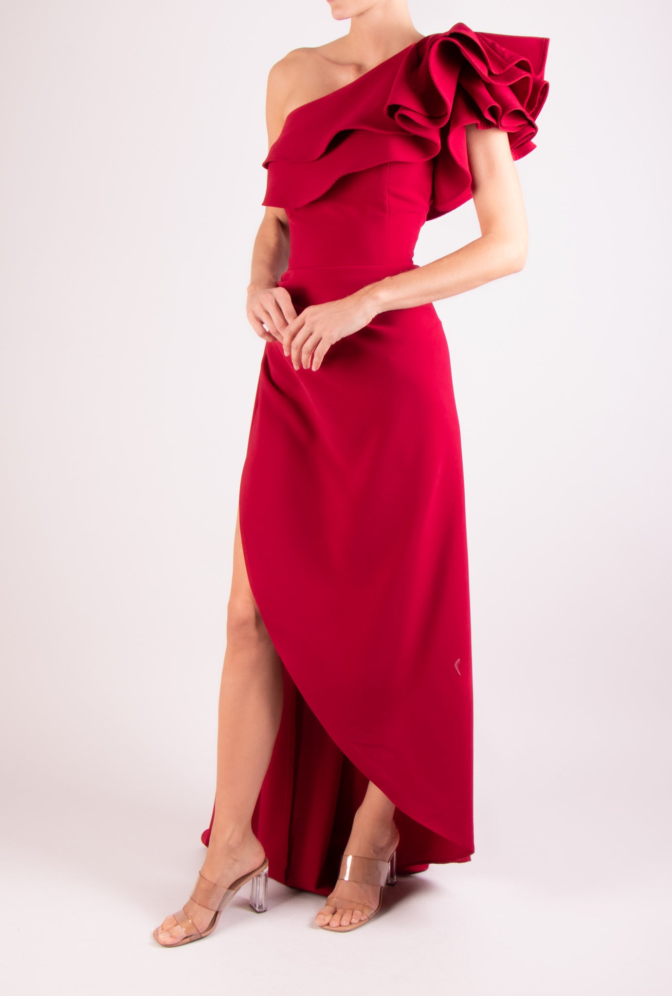 Vestido un hombro ruffle vino