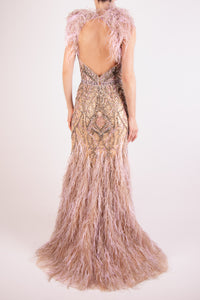 Vestido bordado plumas sirena taupe