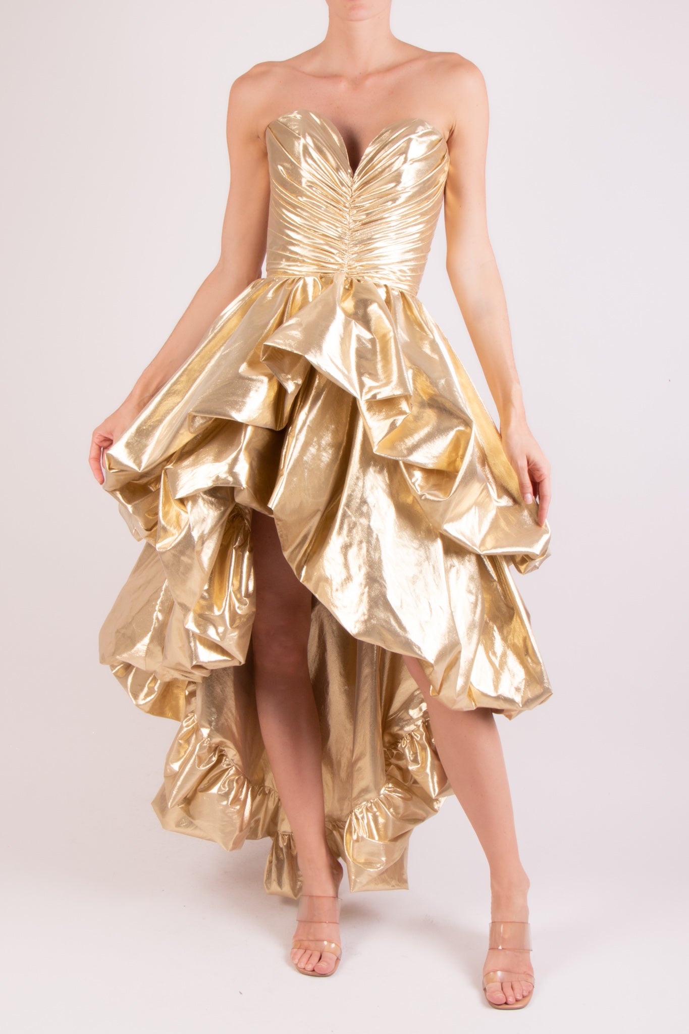 Vestido strapless online con olanes
