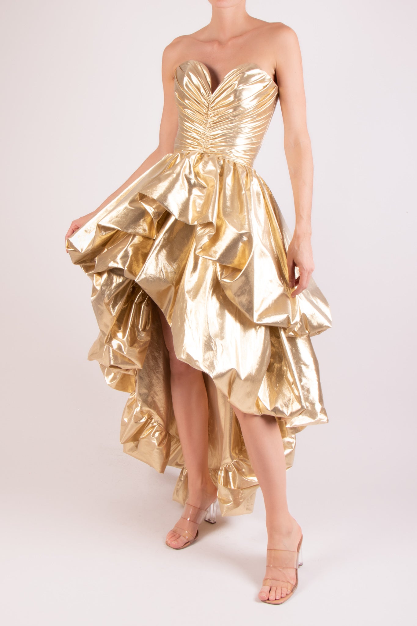 Vestido strapless corazón olanes dorado