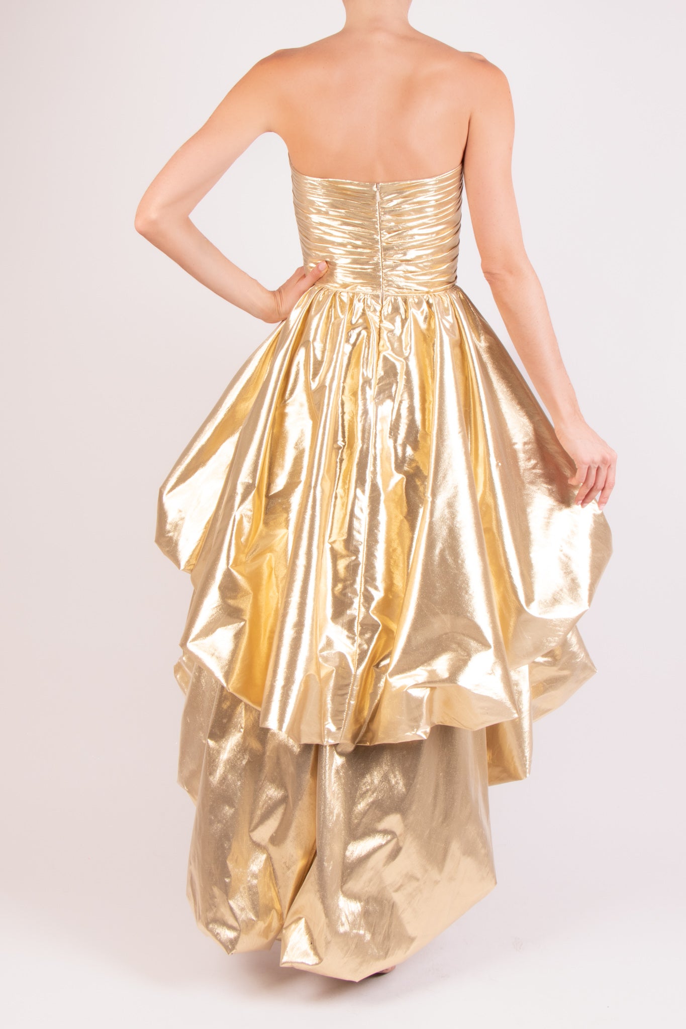Vestido strapless corazón olanes dorado
