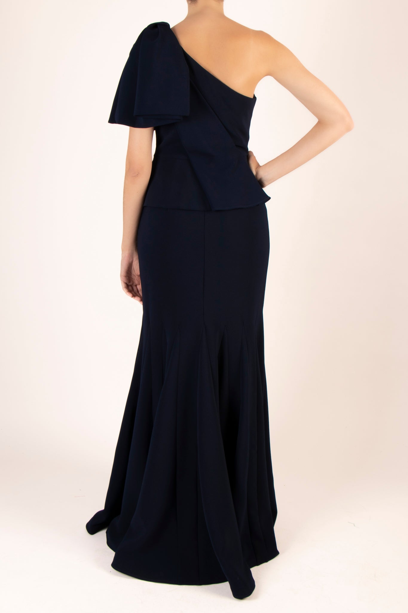 Vestido un hombro peplum navy