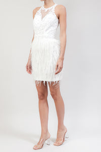 vestido corto plumas