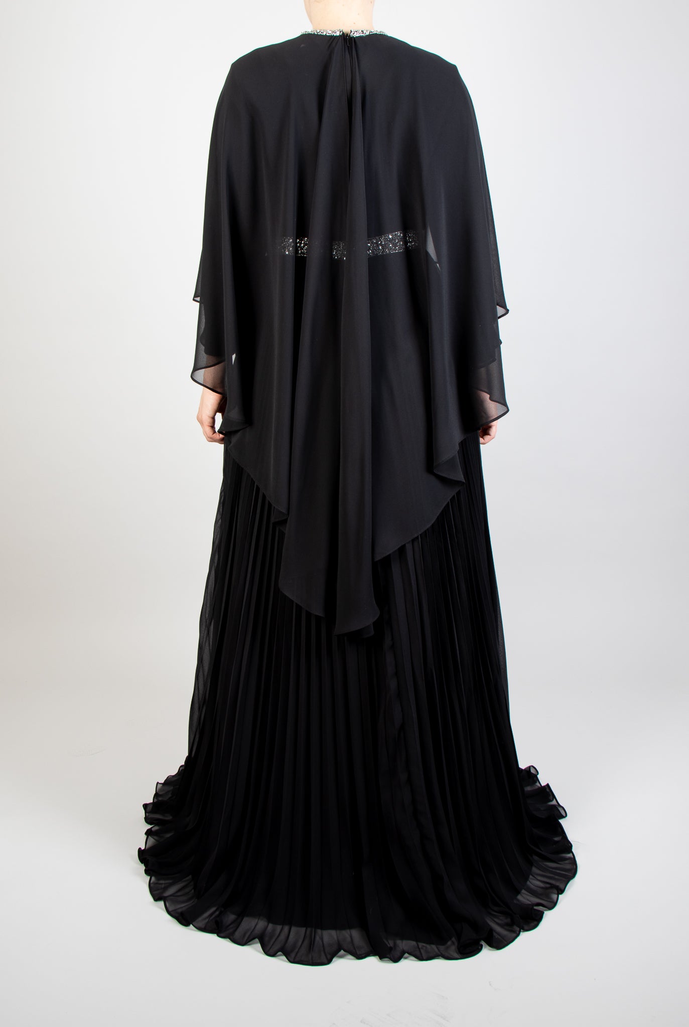 Vestido chifon plisado efecto capas negro